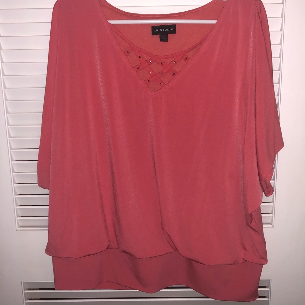 Short sleeve I.N.Studios blouse w/ beaded neckline